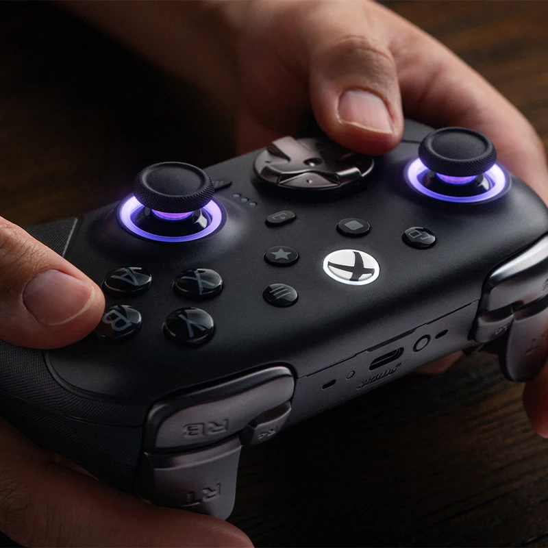 Premium gaming controller close-up displaying tactical analysis interface
